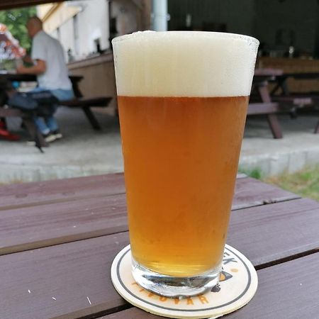 Penzion Eska S Pivovarem Mj Jince Exteriör bild